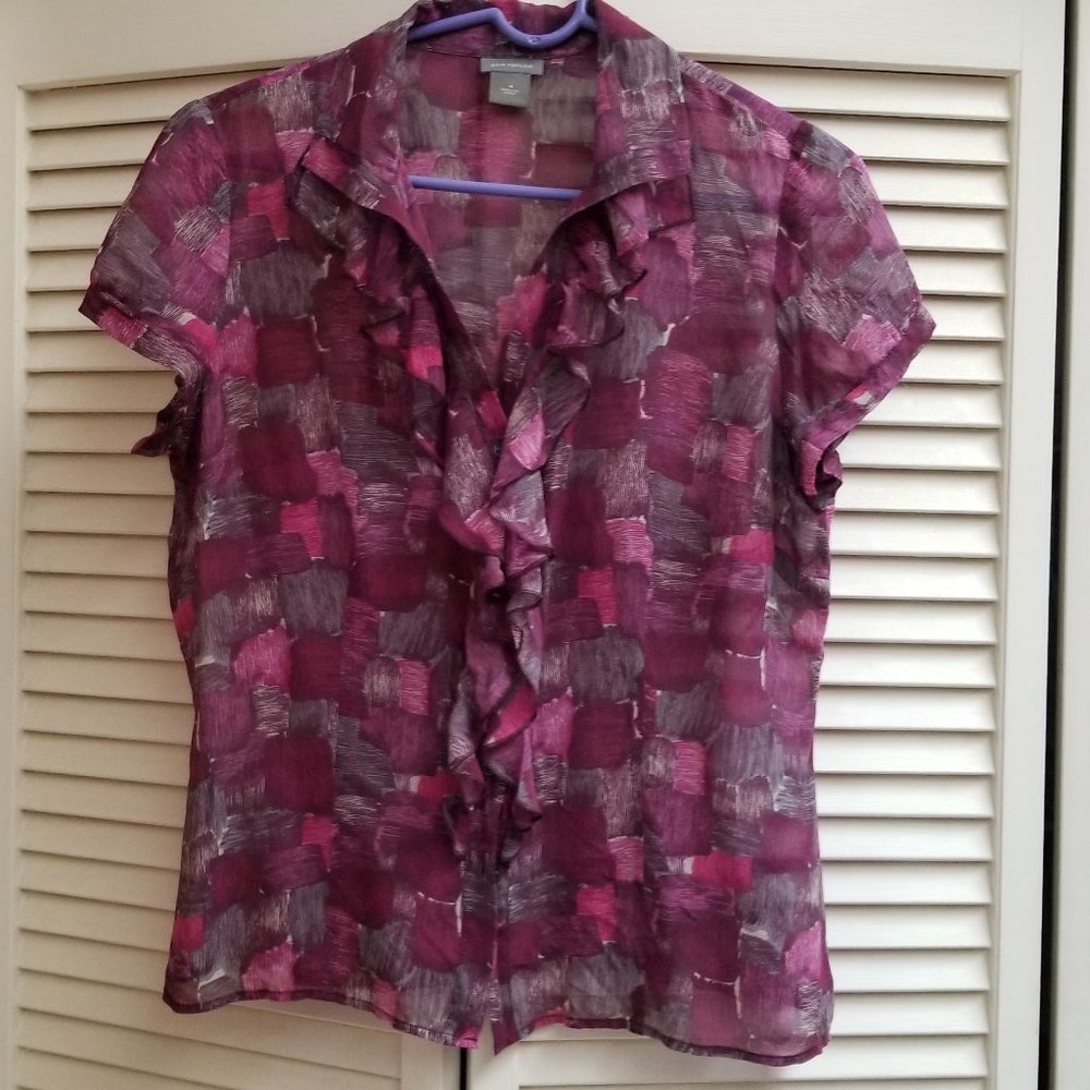Ann Taylor sheer short sleeve blouse, Size 8